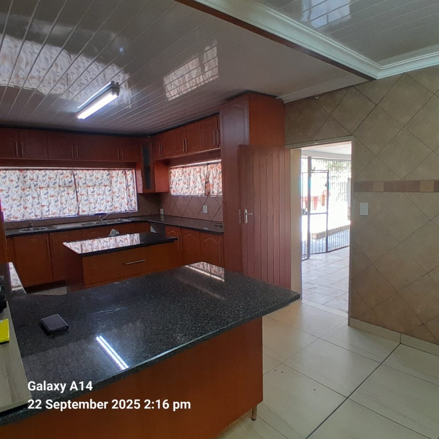 5 Bedroom Property for Sale in Bodorp North West
